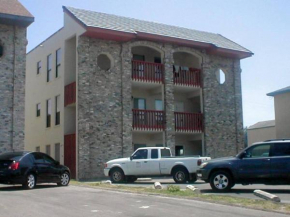 SW102 LUXURIOUS CONDO 3 minute walk to beach access